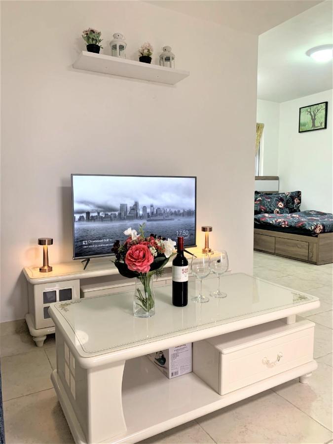 Mtr Tung Chung Near Airport Apartment, City Getaway, Pa Mei Village Tung Chung Hongkong Exteriör bild